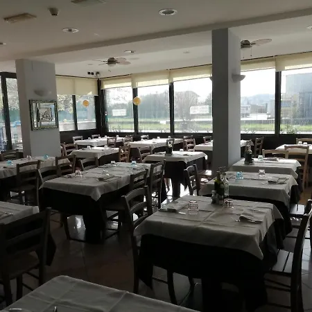 بيت ضيافة Sestosenso Food Drink Sleep Ristorante Pizzeria Alloggi